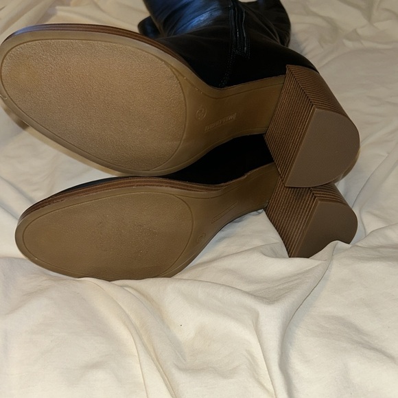 like new Marc Fisher Gabey Round Toe Block Heel Dress Boot Black 10 - Picture 3 of 9